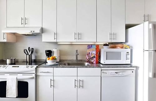 Central Business District Resort | 3 Spacious Spaces! Family Break. Great Downtown Base near Lafayette Square