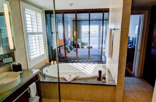 Paget House | 3 Spacious Units! Outdoor Pool, FREE Parking Close to Queen Elizabeth Park!