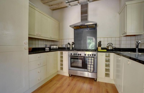 Royal Tunbridge Wells House | 3 Stable Mews - Two Bedroom House, Sleeps 4