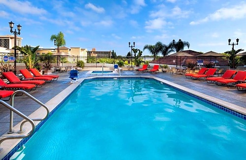Anaheim Resort Hotel | 3-Star Hotel ∙ DoubleTree Suites By Hilton Anaheim Resort/Convention Center