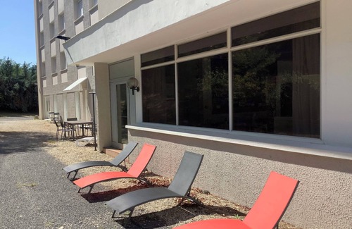 Saint-Paul en Jarez House | 3-star hotel in a quiet setting. All rooms are air-conditioned.