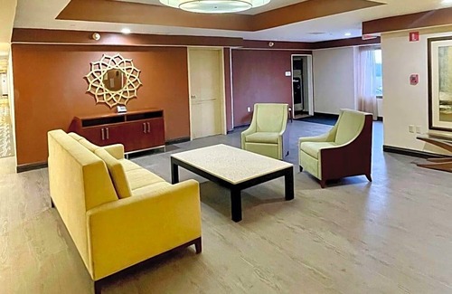 Claymont Hotel | 3-Star Hotel ∙ Brandywine Plaza Hotel, SureStay Collection by Best Western