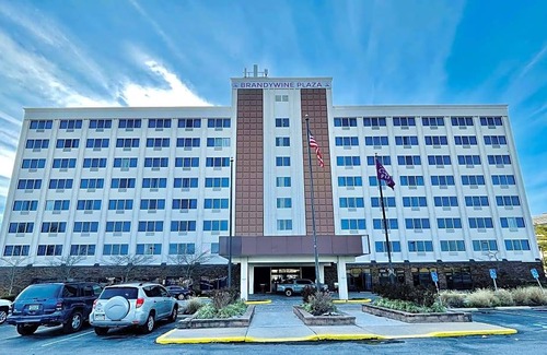 Claymont Hotel | 3-Star Hotel ∙ Brandywine Plaza Hotel, SureStay Collection by Best Western