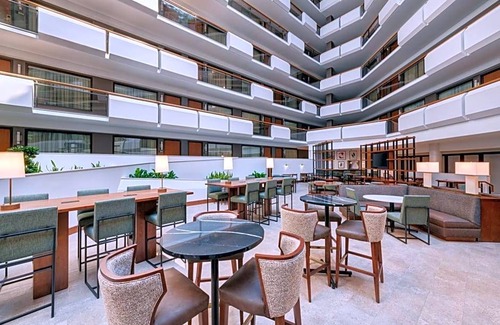 Tysons Hotel | 3-Star Hotel ∙ Embassy Suites Tysons Corner
