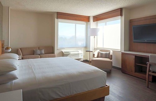 Fullerton Hotel | 3-Star Hotel ∙ Fullerton Marriott at California State University