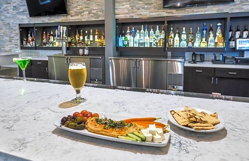 Milpitas Hotel | 3-Star Hotel ∙ Holiday Inn Hotel & Suites Silicon Valley – Milpitas, an IHG Hotel