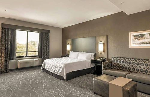 Milpitas Hotel | 3-Star Hotel ∙ Holiday Inn Hotel & Suites Silicon Valley – Milpitas, an IHG Hotel