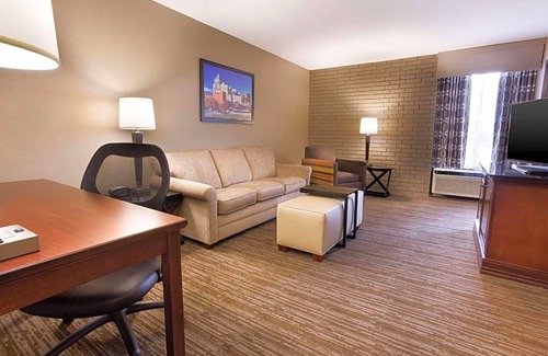 Greensboro Hotel | 3-Star Hotel ∙ Drury Inn & Suites Greensboro