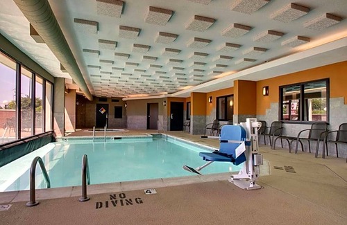 Greensboro Hotel | 3-Star Hotel ∙ Drury Inn & Suites Greensboro