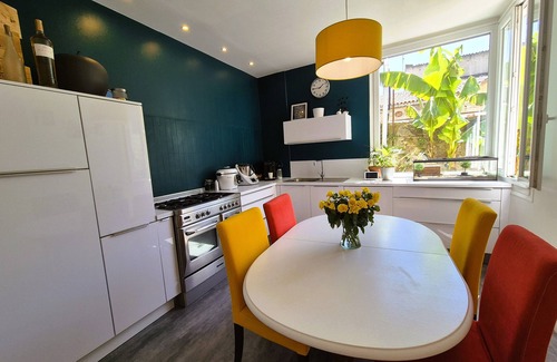 Castelnaudary House | 3-star manor house:L'Oustal des Halles with cinema in the center of town