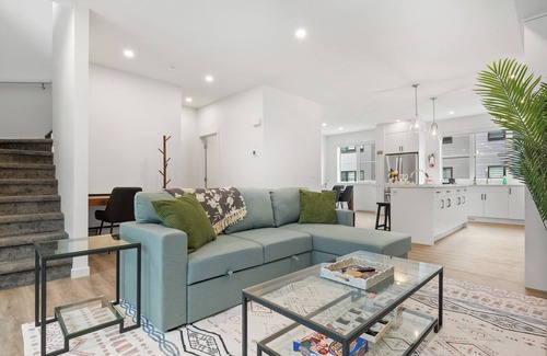 Southwest Calgary House | 3-Story, 2-Car Garage, AC, King Bed, Near Banff