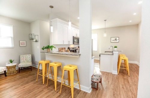 Norfolk House | 3 story 4 Bedroom Jungalow Themed House!