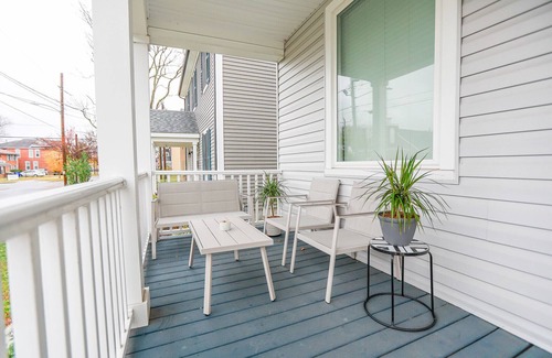 Norfolk House | 3 story 4 Bedroom Jungalow Themed House!