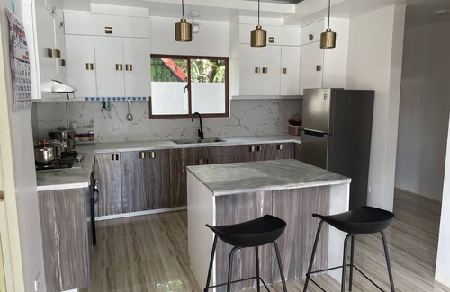Borongan City House | 3 Story, 5 bedroom house, New Construction 2020 Modern Design, Pool w/BBQ area.