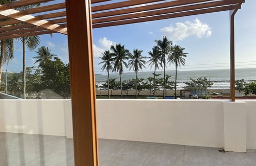 Borongan City House | 3 Story, 5 bedroom house, New Construction 2020 Modern Design, Pool w/BBQ area.