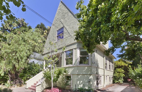 South Berkeley House | 3-story home w hot tub, 5 beds, 2 kitchens, & outdoor studio near Willard Park