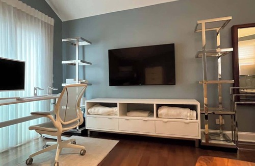 Mid-North District House | 3-Story Townhome, Free Parking, Private Patio, Washer-Dryer