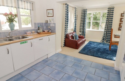 Little Haven House | 3 STRAWBERRY CLOSE, family friendly, with a garden in Broad Haven
