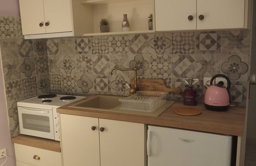 Zola Apartment | # 3 Studios Christos