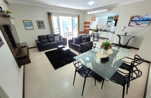 Andorinha Apartment | 3 suítes grandes, 4 garagens, Vista mar, ótima localização a 2 minutos do mar em Meia Praia - Itapema