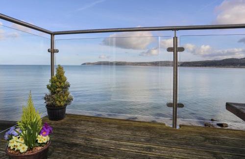 Pentraeth Apartment | 3 The Coach House - Penthouse Apartment