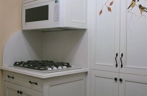 The Beaches Apartment | 3 to 60 day Executive Rental in Toronto's Famous 'Beach'