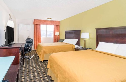Lookout Valley Neighborhood Association Hotel | 3 Units with Free Parking, Near Ruby Falls, Pets Allowed! Pool