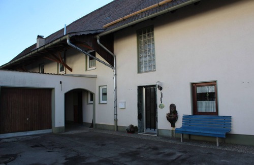 Schwabmuenchen House | 3 very well furnished holiday homes. also for 2 families or 16/14/11 people