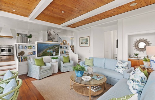 East Beach House | 3 Via Serena, sleeps 10 with a Pool