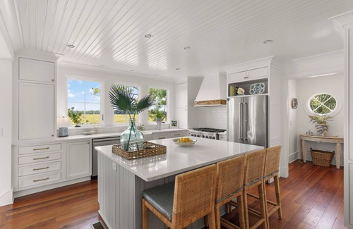 East Beach House | 3 Via Serena, sleeps 10 with a Pool