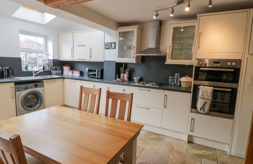 Weaverthorpe House | 3 WILSON COTTAGES, pet friendly, with hot tub in Weaverthorpe