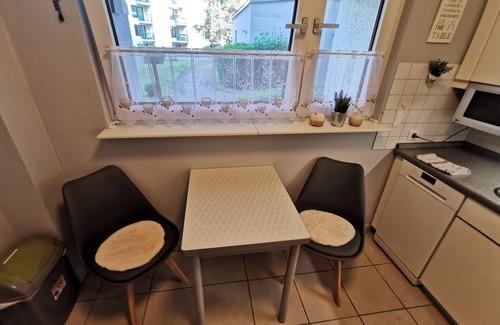 Bad Wilhelmshoehe Apartment | 3-zi. Erdgeschosswohnung,wilhelmshöher Alle,separater Eingang,terrasse,5min Tram