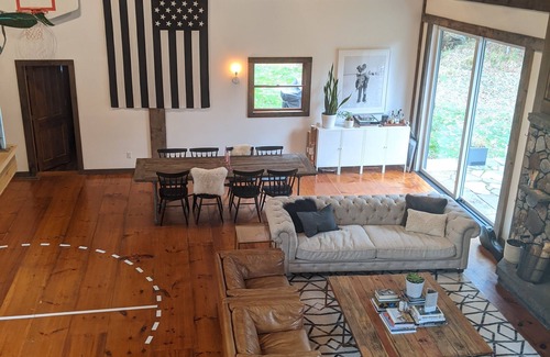 Saugerties House | 30 Acre Private Retreat + Newly Renovated Guest House in the Hudson Valley