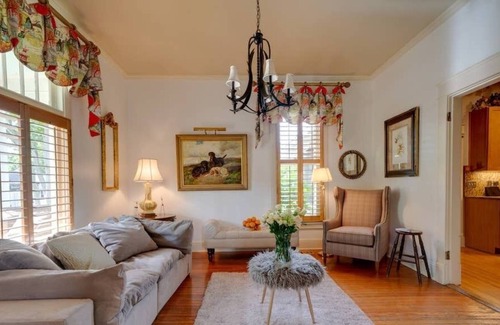 Five Points House | 30+ day, Historic East Nashville Cottage, 5 Points!