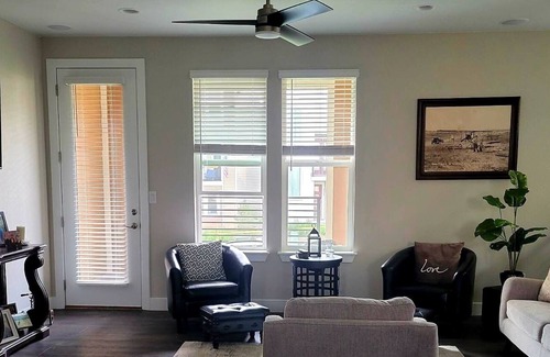 The Meadows House | 30 Day min stay Newer 3 Bed 3 Bath Rooftop House close to Outlet Malls