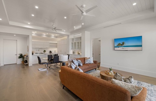 Old Naples Apartment | 30-day minimum lease | Mark on 8th | 3 bedrooms | 4 bathrooms | golf simulator