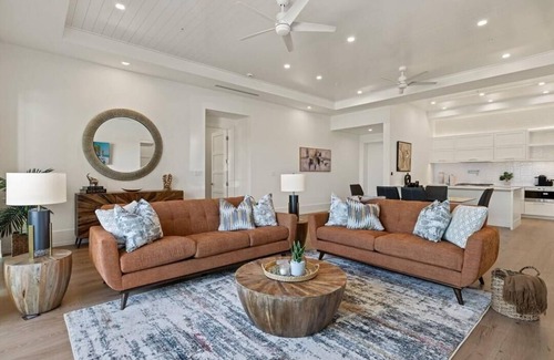 Old Naples Apartment | 30-day minimum lease | Mark on 8th | 3 bedrooms | 4 bathrooms | golf simulator