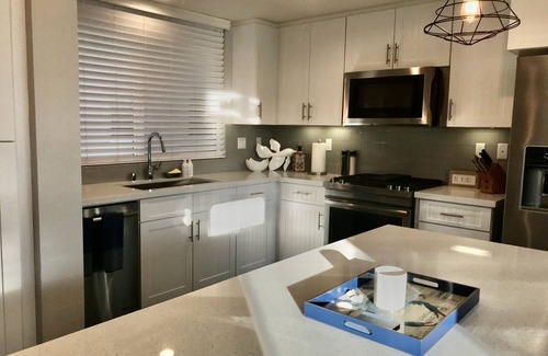 Townsite House | 30 Day minimum. Ocean view roof deck .steps to the beach