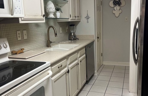 Lewisburg Condo | 30 Day Minimum - Waterfront Condo Retreat with Spectacular Views