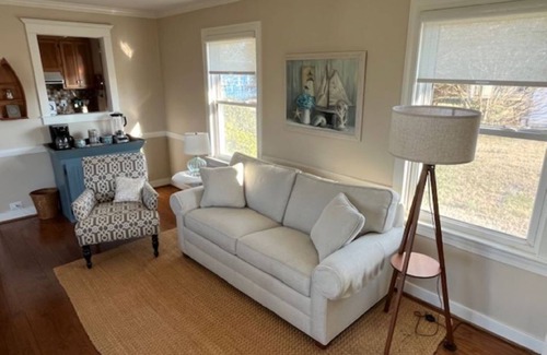 Kilmarnock Cottage | 30+ Day Rental, 2B-1.5BA Retreat, 1932 Cottage, Water Front, Quiet, WiFi