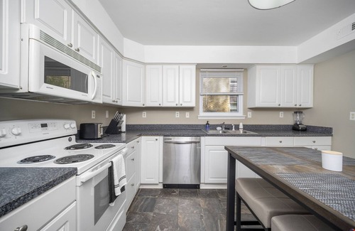 Northeast Virginia Beach House | ★ 30+ Day Stay, Bright Barberton Beach Hidden Gem! - Fast WIFI! + W/D ★