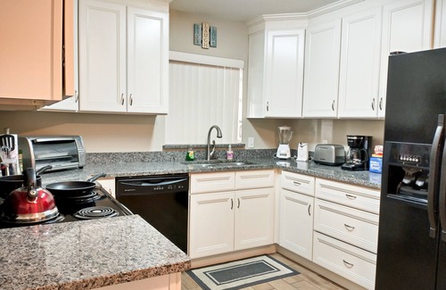 Ventura House | 30 Day Stay Home Near Airport, Disney, Community Pool