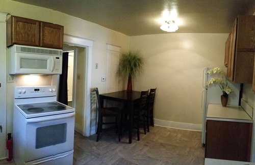 Downtown Klamath Falls House | 30+Day Stay⭐Lovely Smarthouse King 4KTV W/D WIFI