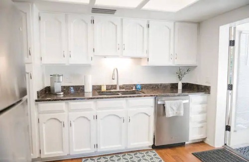 Crystal Ridge House | 30 day stays, Central Fountain Hills, King master, 65" smart TV, Queen, bunk
