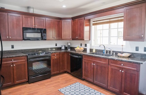 Fountain Hills House | 30 day stays, King and full beds Hot tub, Mountain Views. Near park