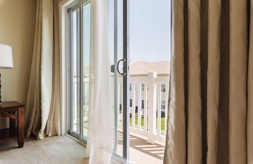 Queens House | 30 Days or more Beautiful Oceanfront 3BD Duplex Near JFK, Subway & Ferry to NYC