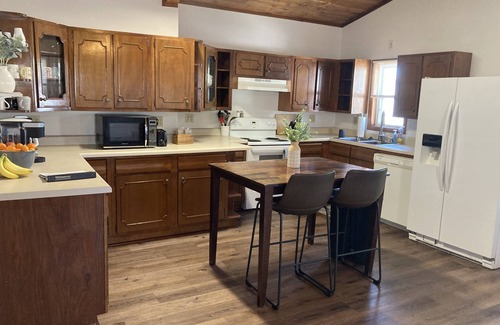Kirksville House | 30 days +, pets, 2 kitchens, 2 laundry, 13+guests