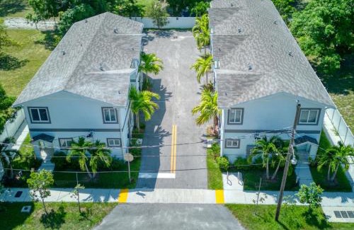 Downtown Fort Lauderdale Villa | 30 Guests 3 Identical Brand New Townhomes in Downtown Fort Lauderdale