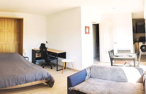 Cherbourg-en-Cotentin Apartment | 30 m2 fully equipped /all inclusive!