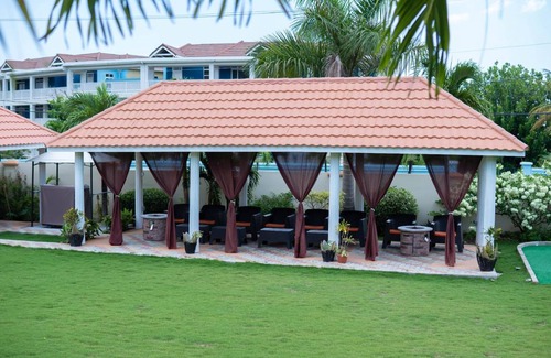 Tower Isle Hotel | 30 m² Hotel ∙ 8 bedrooms ∙ 3 guests